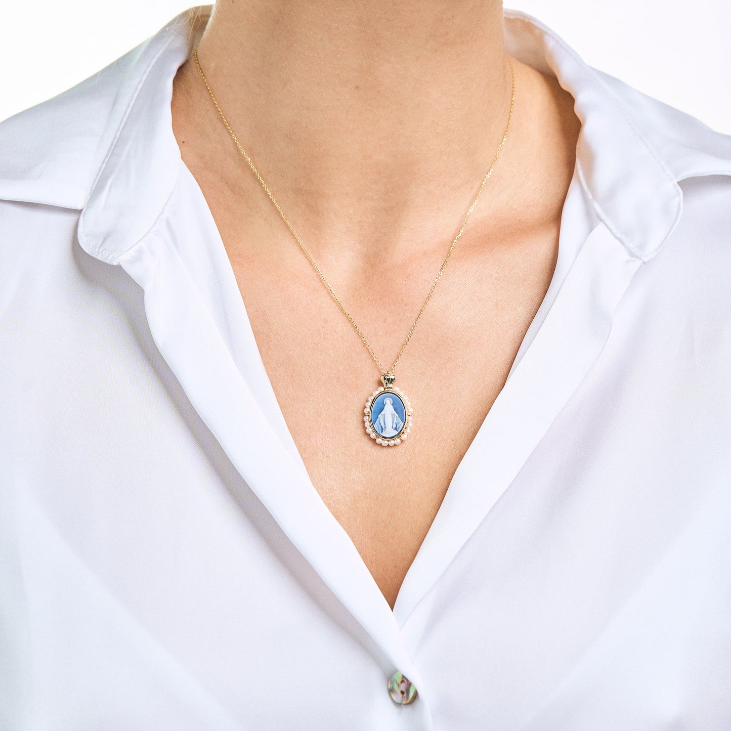 Emperatriz 14k Gold Miraculous Mary Pearl Medallion