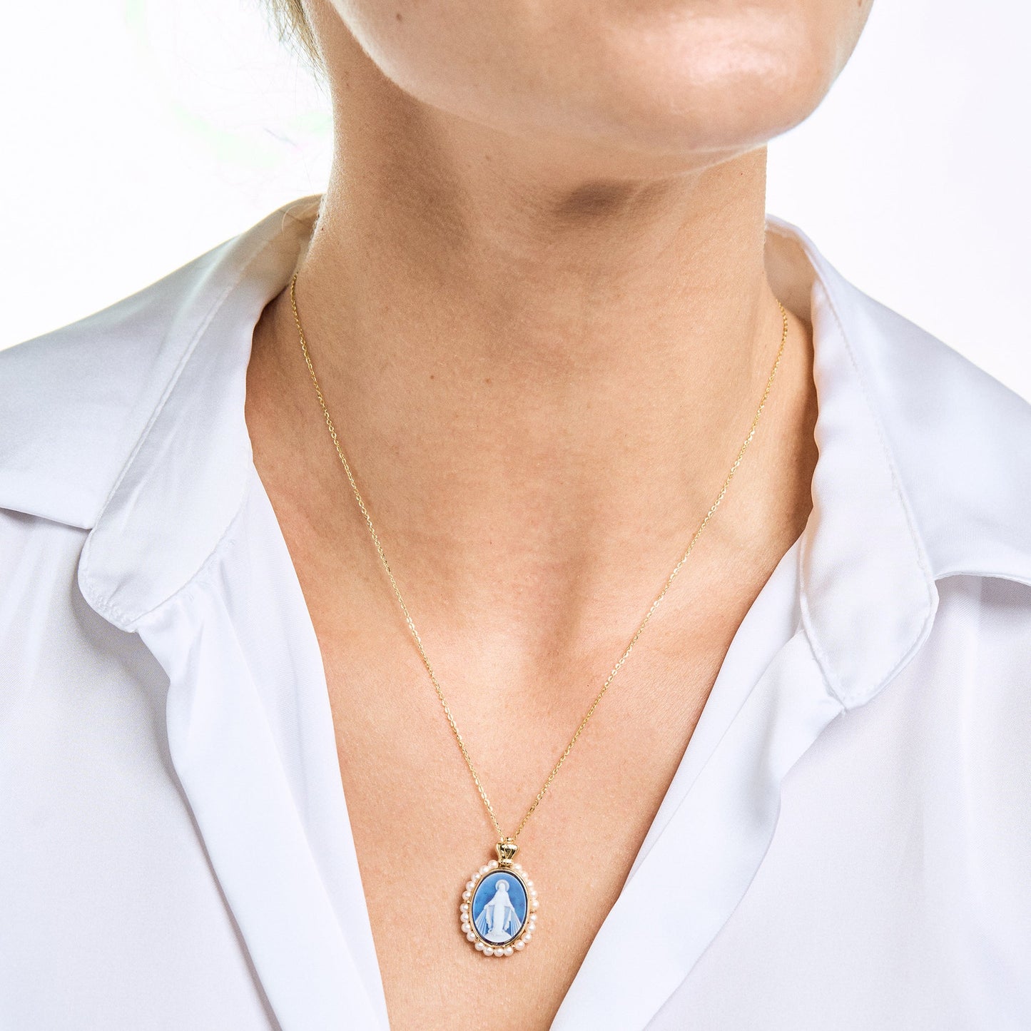 Emperatriz 14k Gold Miraculous Mary Pearl Medallion Necklaces