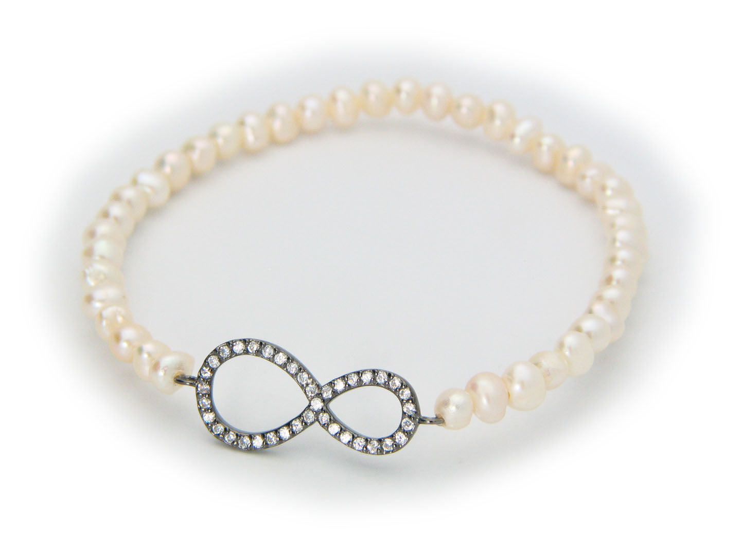 Infinitum Pearls Bracelet Bracelets