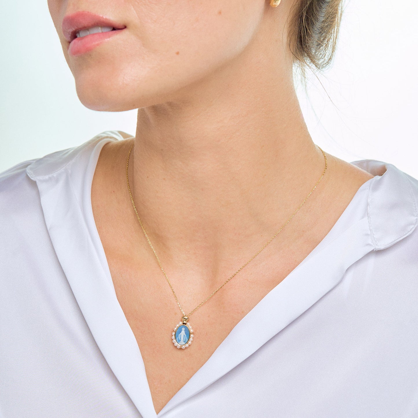 Princesa 14k Gold Miraculous Mary Pearl Medallion